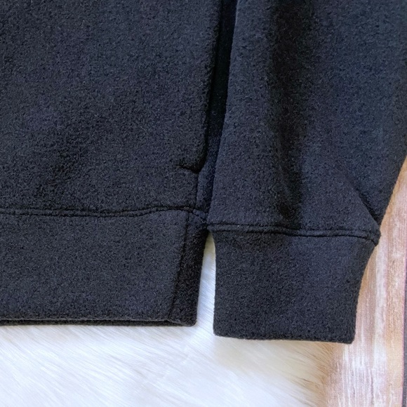 The North Face Women’s City Standard Microfleece 1/4 Zip Cropped Pullover - Picture 4 of 10